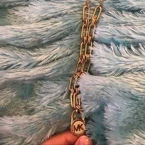 Michael kors chain